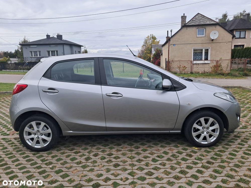 Mazda 2 2012 photo 3