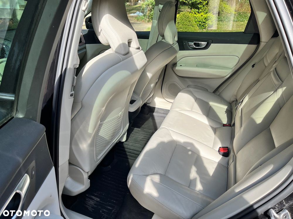 Volvo XC 60 T6 AWD Momentum - 9