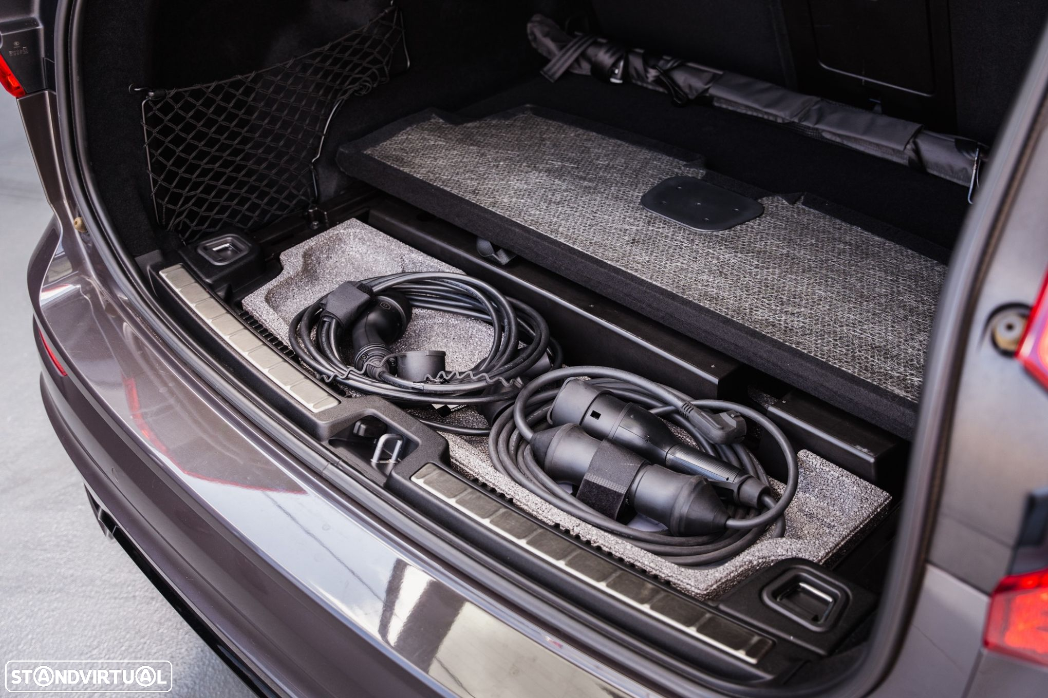 Volvo XC 60 2.0 T6 PHEV R-Design AWD - 28