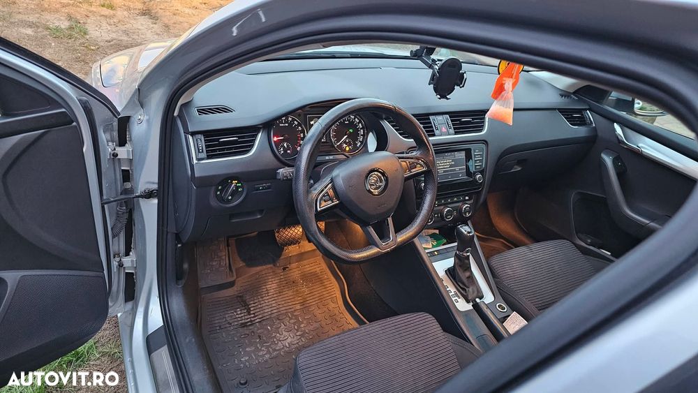 Skoda Octavia 2.0 TDI STYLE DSG - 7
