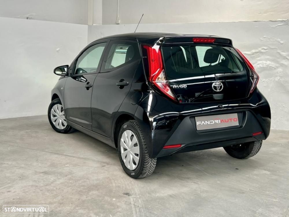 Toyota Aygo x-business - 4
