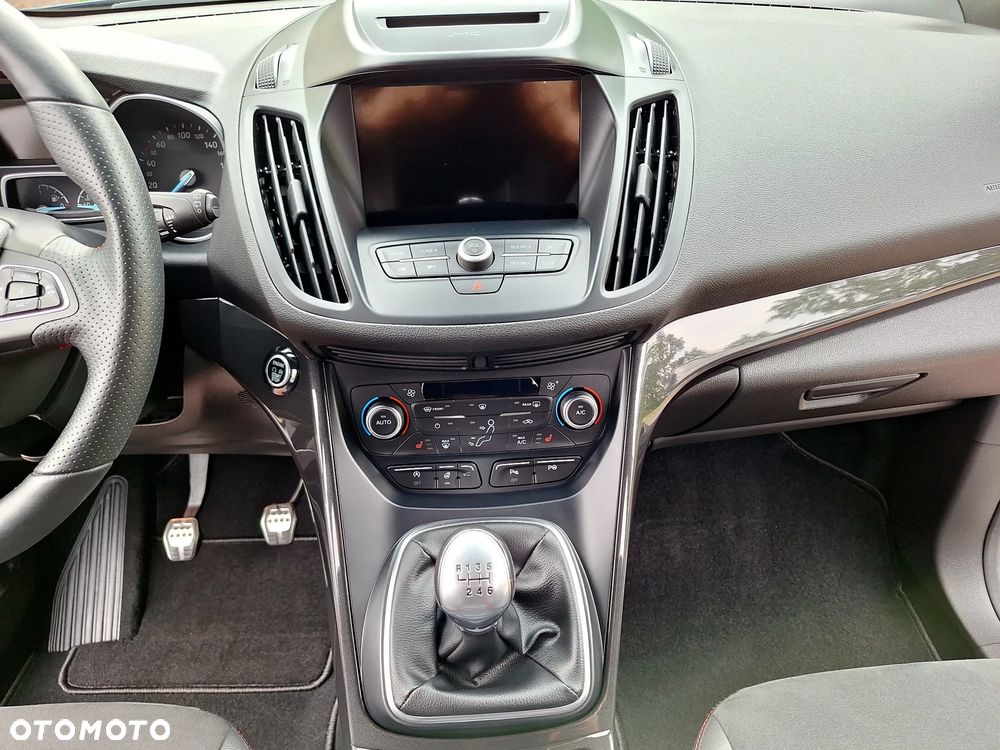 Ford Kuga 1.5 EcoBoost 2x4 ST-Line - 9