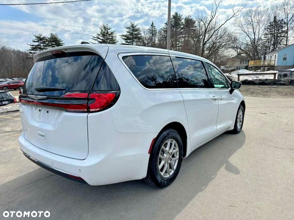 Chrysler Pacifica - 3