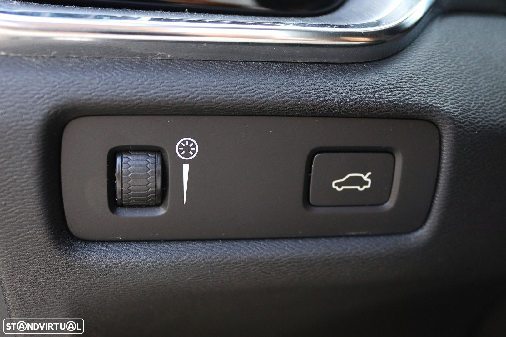 Volvo V60 2.0 B4 Momentum Geartronic - 4
