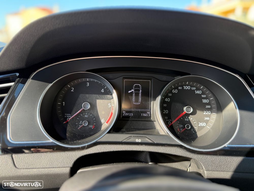 VW Passat Variant 1.6 TDI (BlueMotion ) Trendline - 12