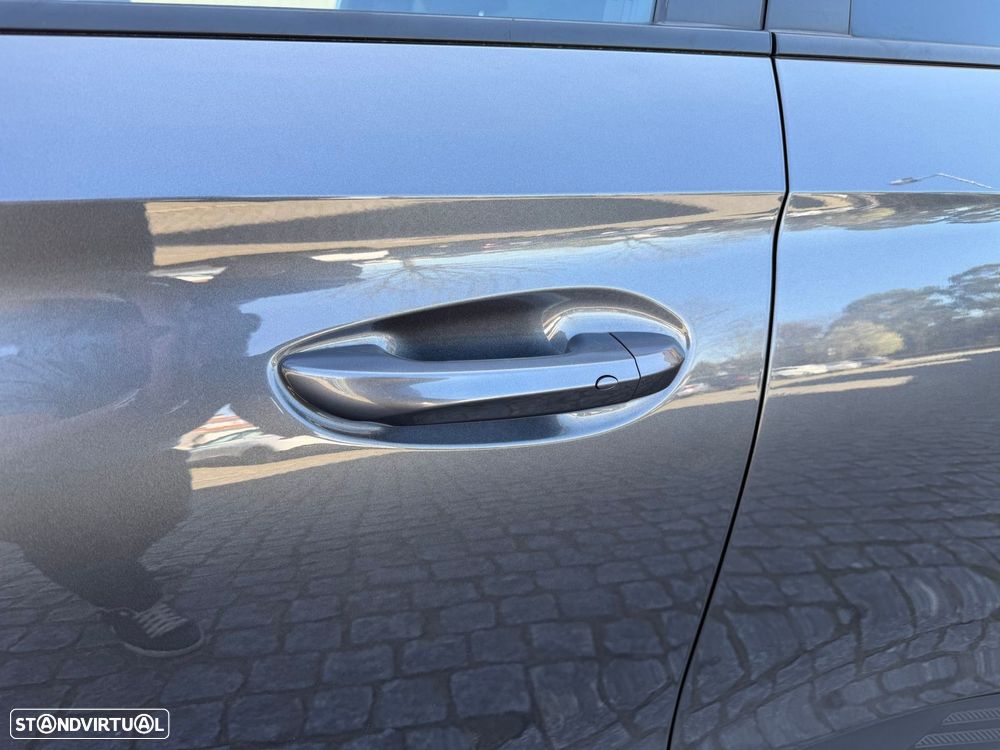 MG MG4 64 kWh Luxury - 13