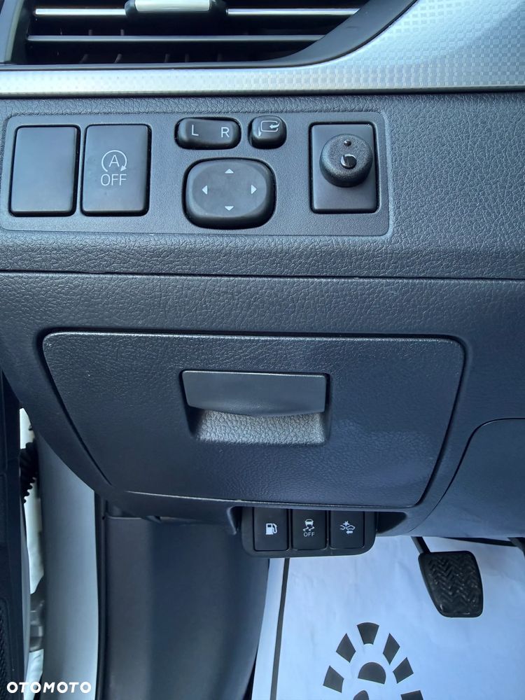 Toyota Avensis 2.0 D-4D Premium - 16