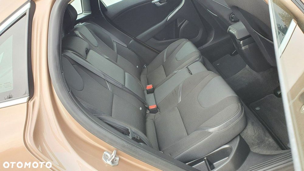 Volvo V40 D2 Momentum - 10