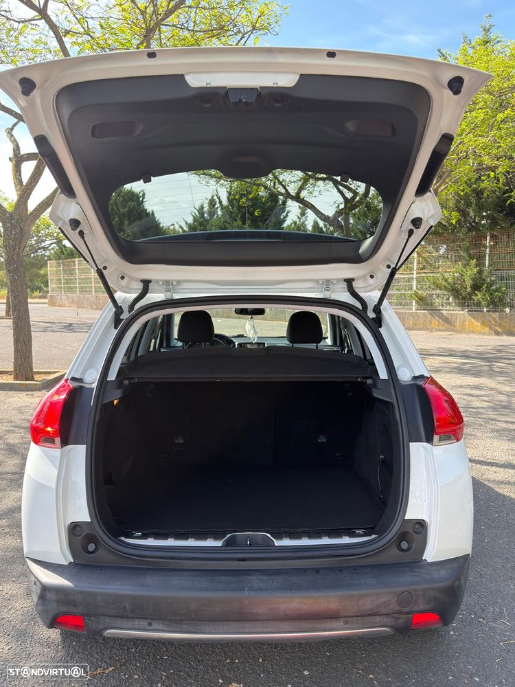Peugeot 2008 1.2 PureTech Allure - 17