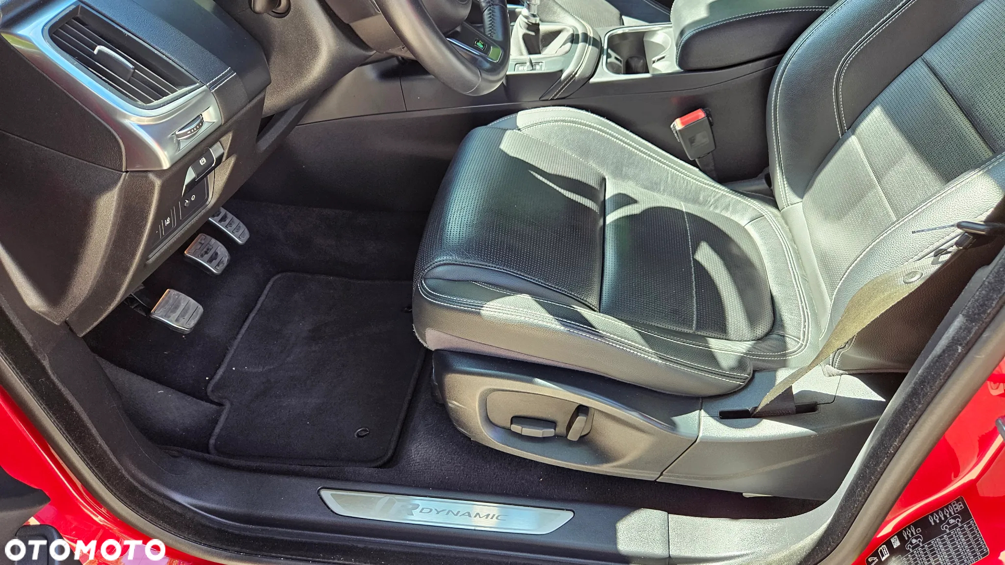 Jaguar E-Pace 2.0 i4D FWD R-Dynamic S - 16
