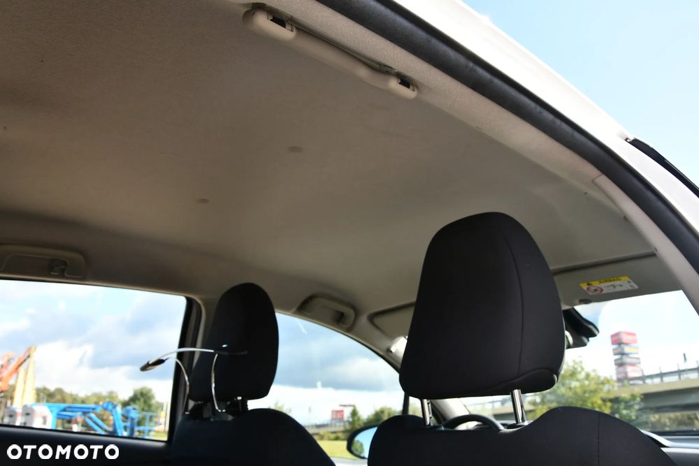 Toyota Yaris Hybrid 100 Active - 35