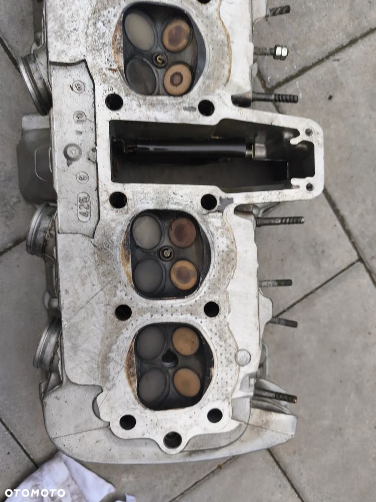 Głowica, zawory Honda CB 750 Boldor - 24