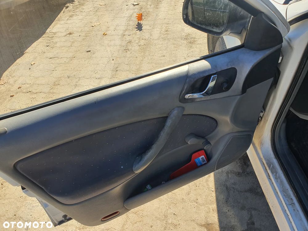 skoda octavia I lift fotel kanapa deska kokpit podsufitka boczek podłokietnik licznik panel szyb - 3