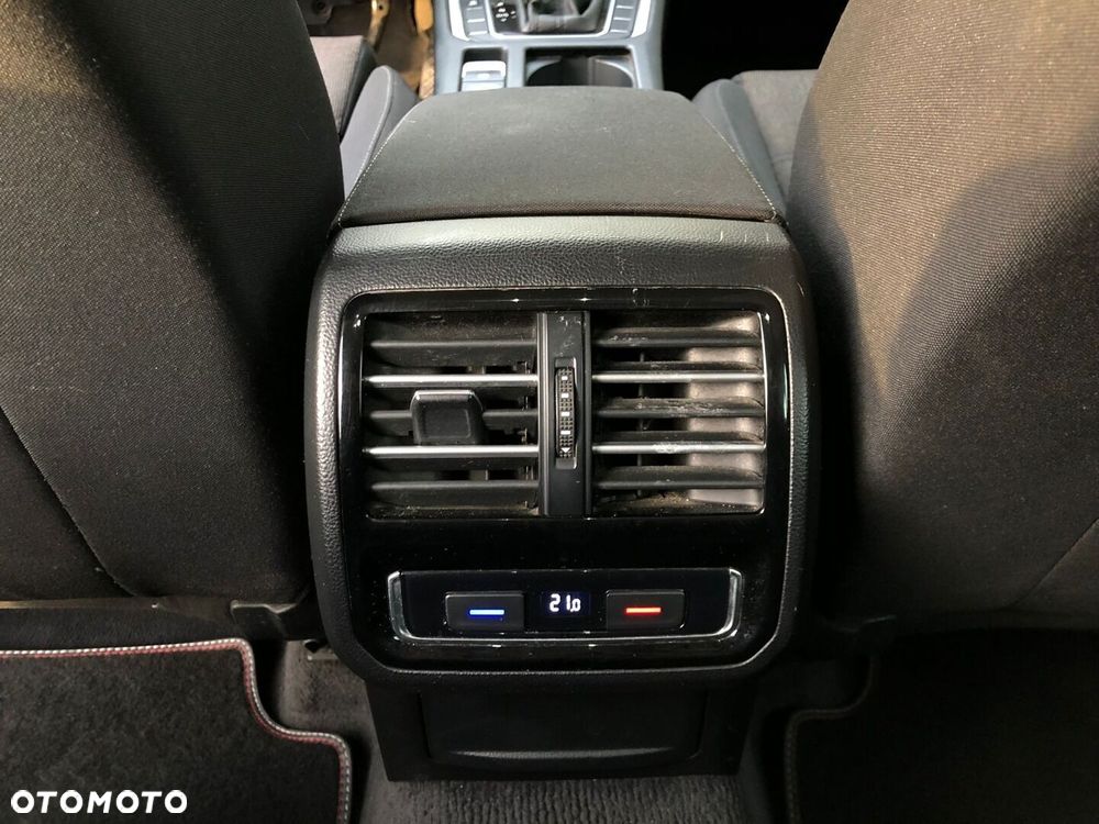 Volkswagen Passat - 32