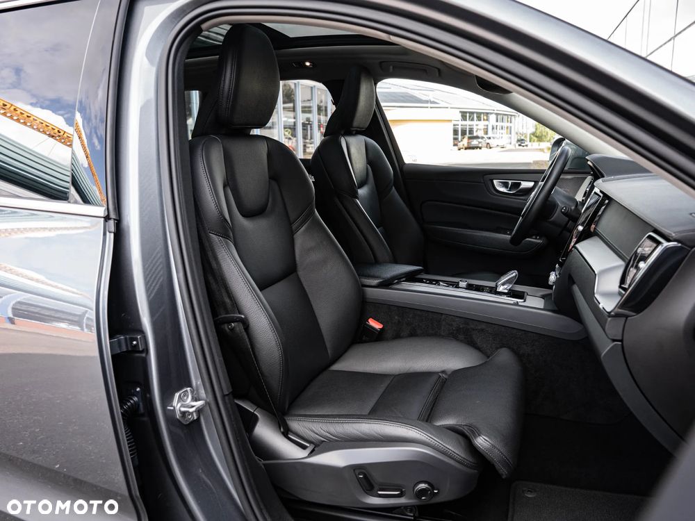 Volvo XC 60 T6 AWD Plug-In Hybrid Inscription - 24