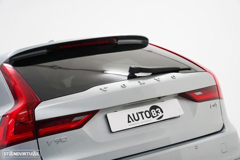 Volvo V90 2.0 D4 Momentum Geartronic - 17