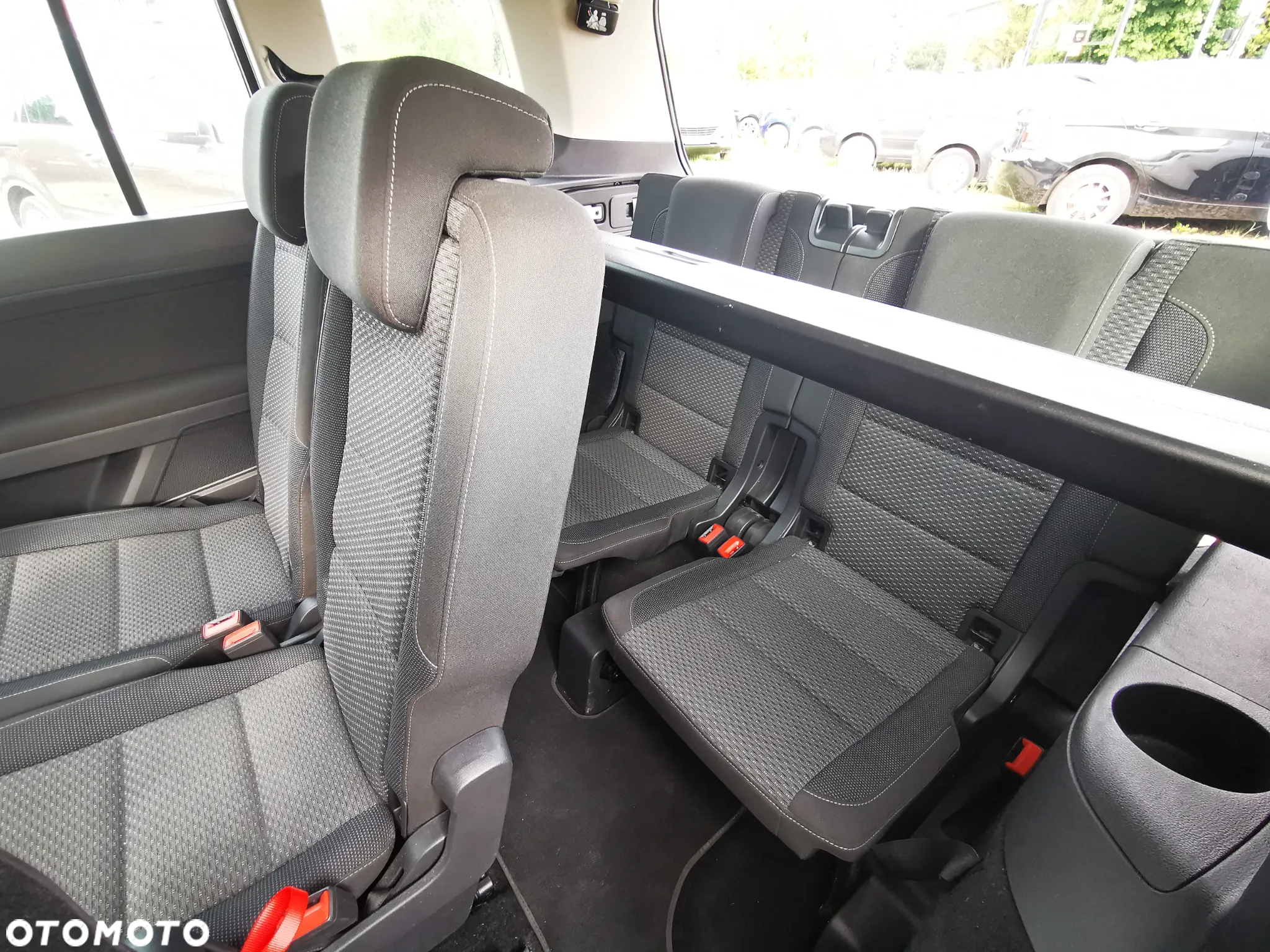 Volkswagen Touran 1.6 TDI SCR BlueMotion Technology Comfortline - 13