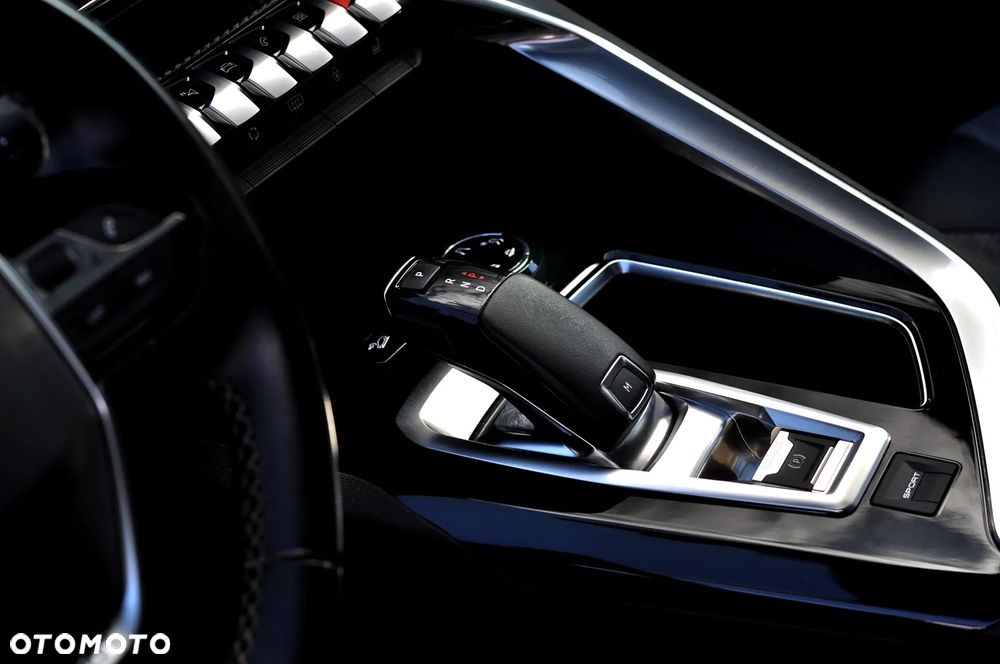 Peugeot 3008 1.2 PureTech Allure S&S EAT8 - 30