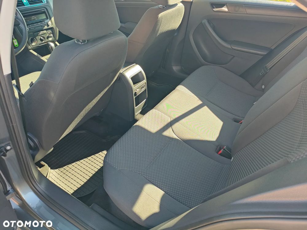 Volkswagen Jetta - 22
