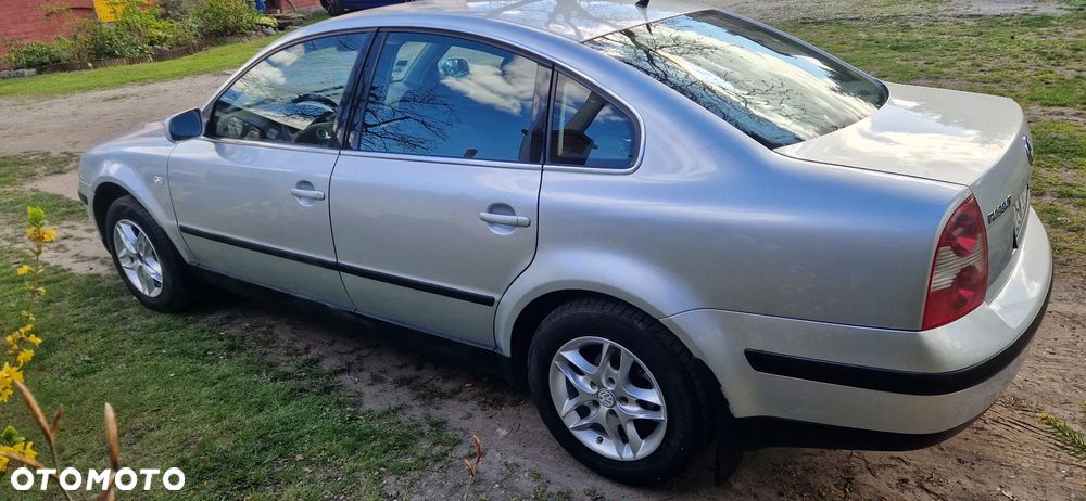 Volkswagen Passat 1.9 TDI Basis - 4