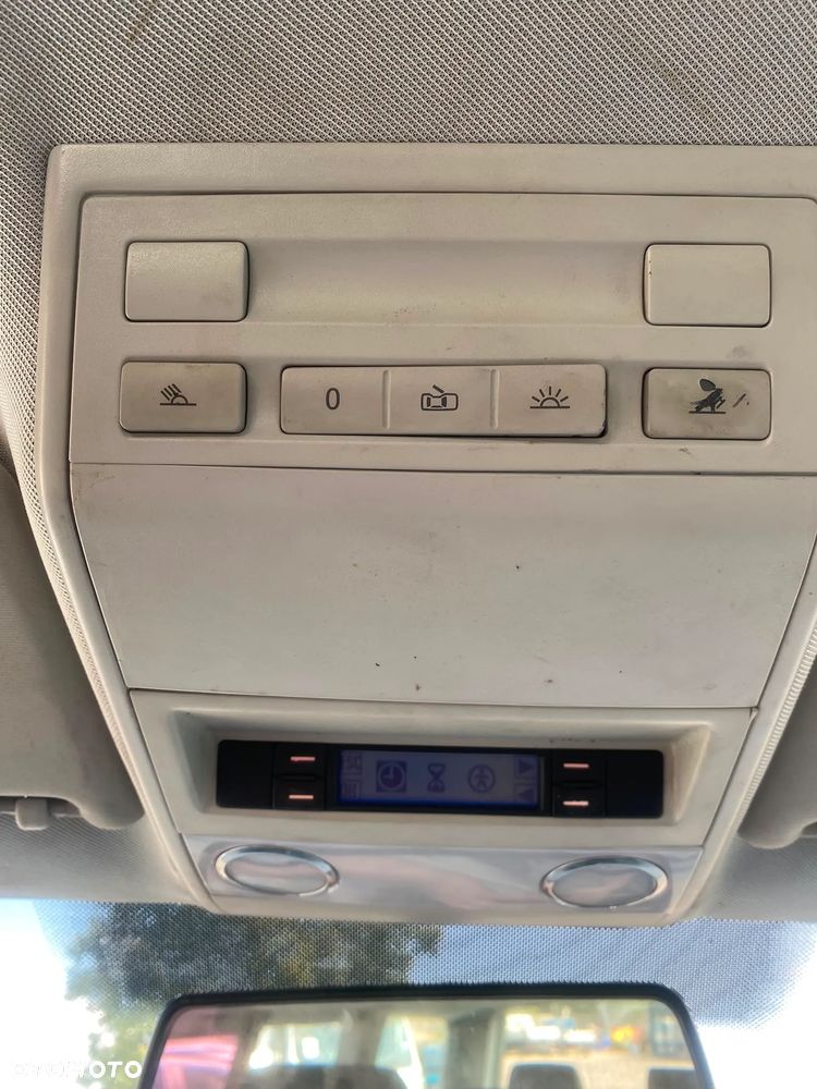 Volkswagen Multivan - 13