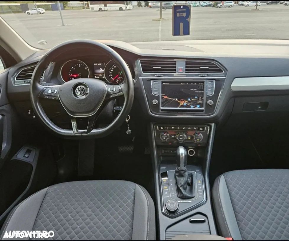 Volkswagen Tiguan - 11