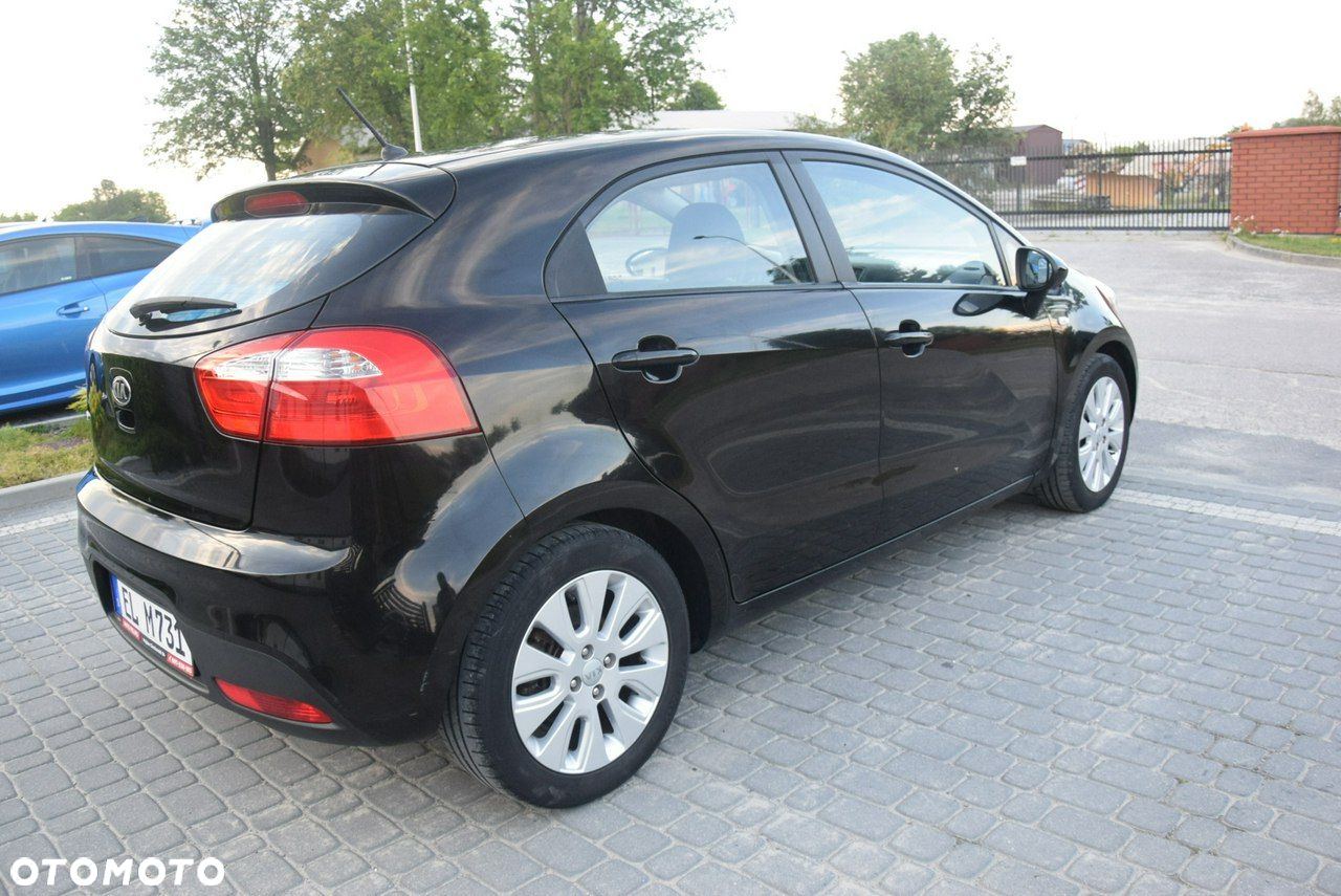 Kia Rio - 11