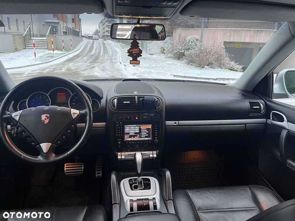 Porsche Cayenne - 8
