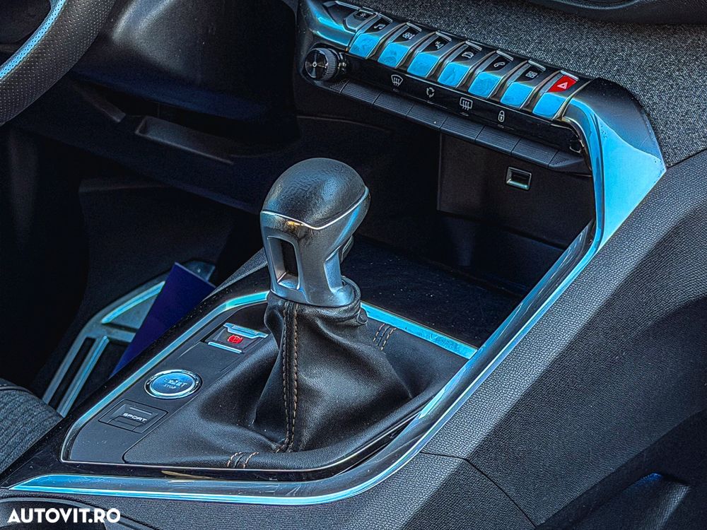 Peugeot 3008 1.2 PureTech Turbo S&S GT-Line - 35