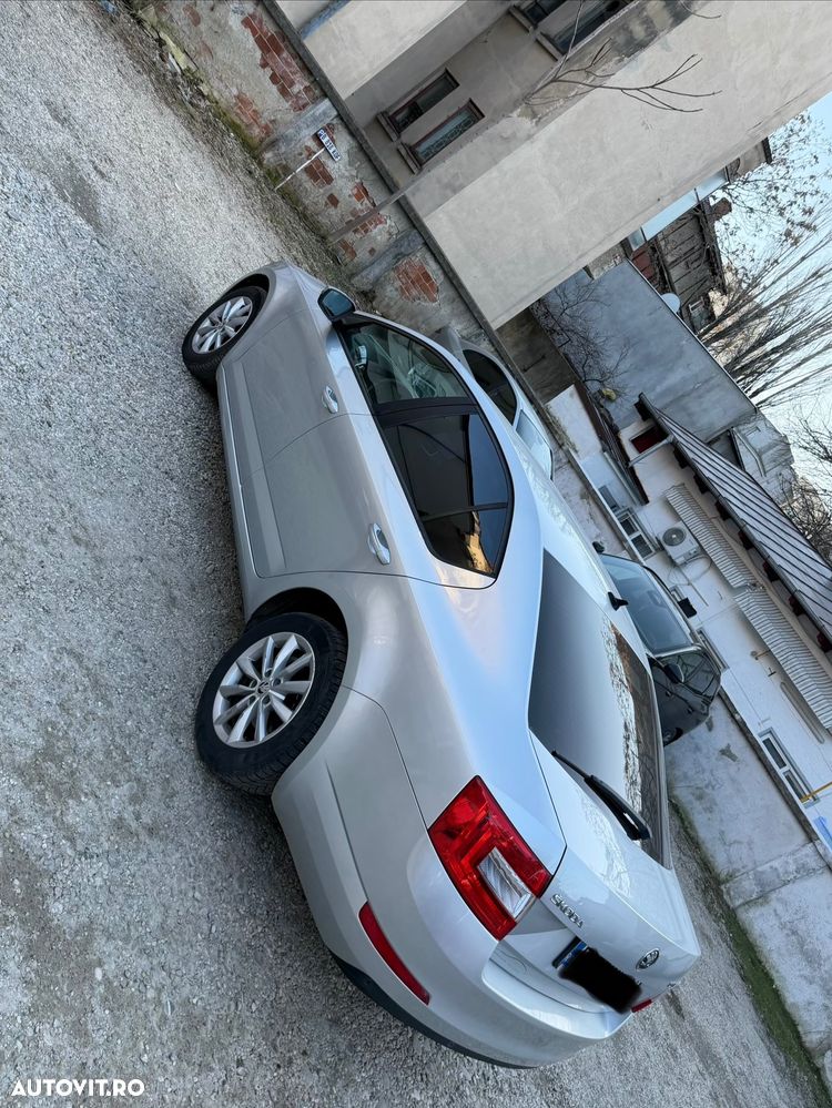 Skoda Octavia 1.6 TDI STYLE DSG - 3