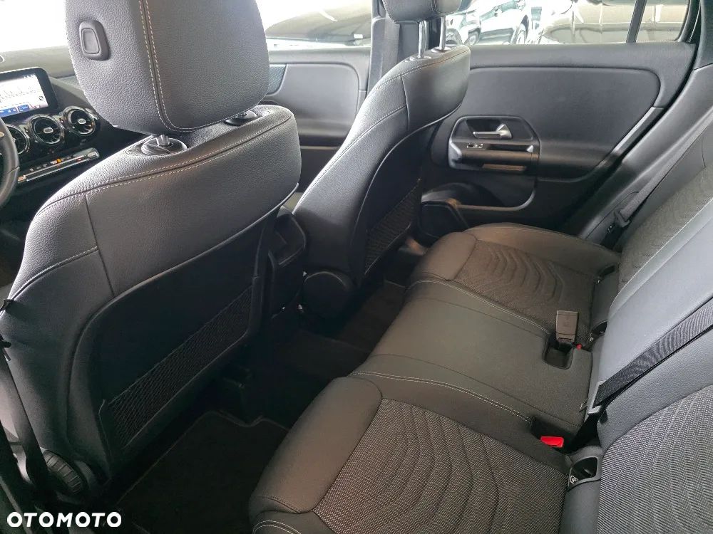 Mercedes-Benz GLA 200 Style - 11