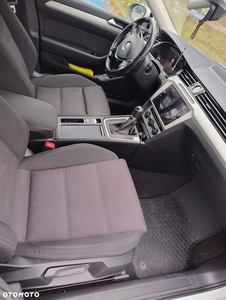 Volkswagen Passat 2.0 TDI SCR Comfortline - 6