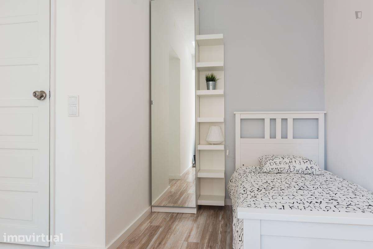 Quarto - localizado em Alameda Lisbon - Grande imagem: 4/17