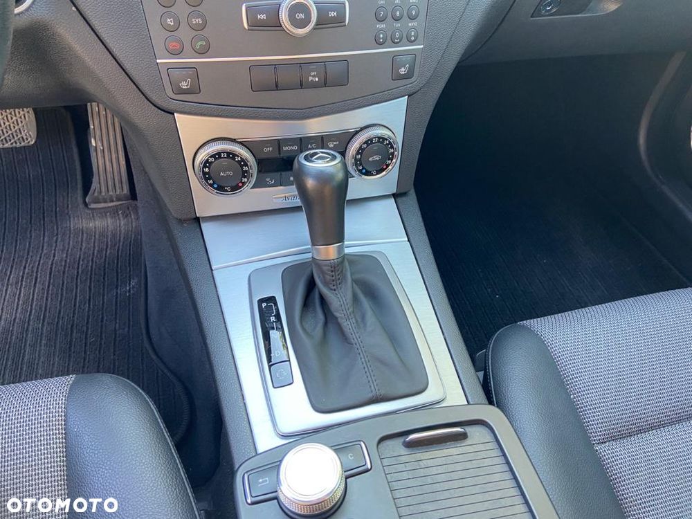 Mercedes-Benz Klasa C 180 CGI Automatik BlueEFFICIENCY Avantgarde - 17