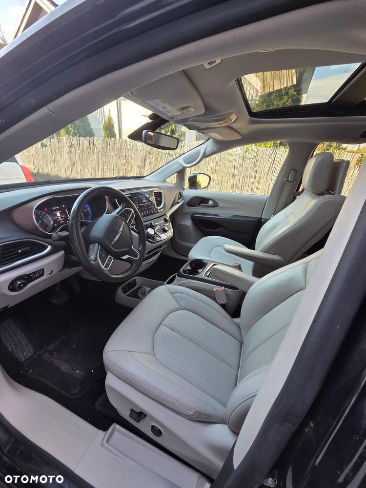 Chrysler Pacifica - 27