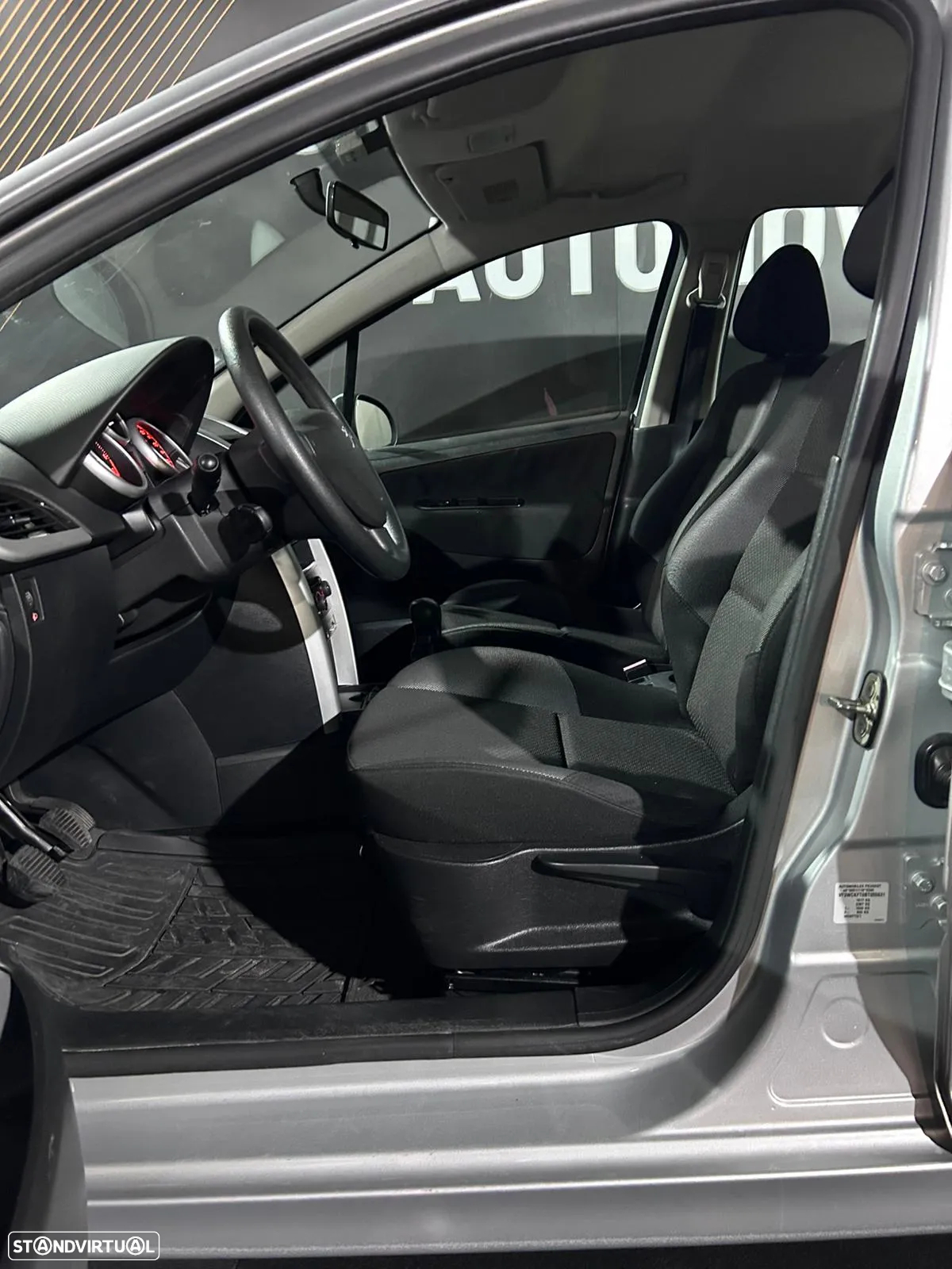 Peugeot 207 1.4 16V Trendy - 7