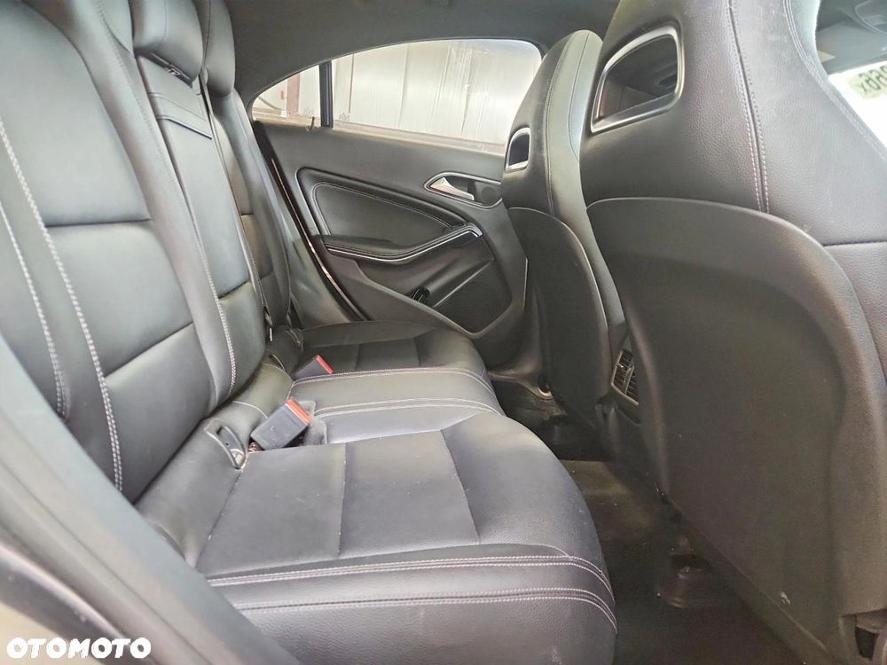 Mercedes-Benz CLA 250 4Matic 7G-DCT AMG Line - 9