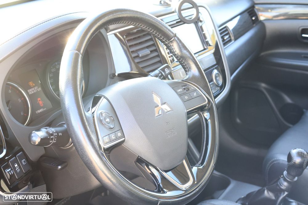 Mitsubishi Outlander 2.2 DI-D Instyle Navi - 8