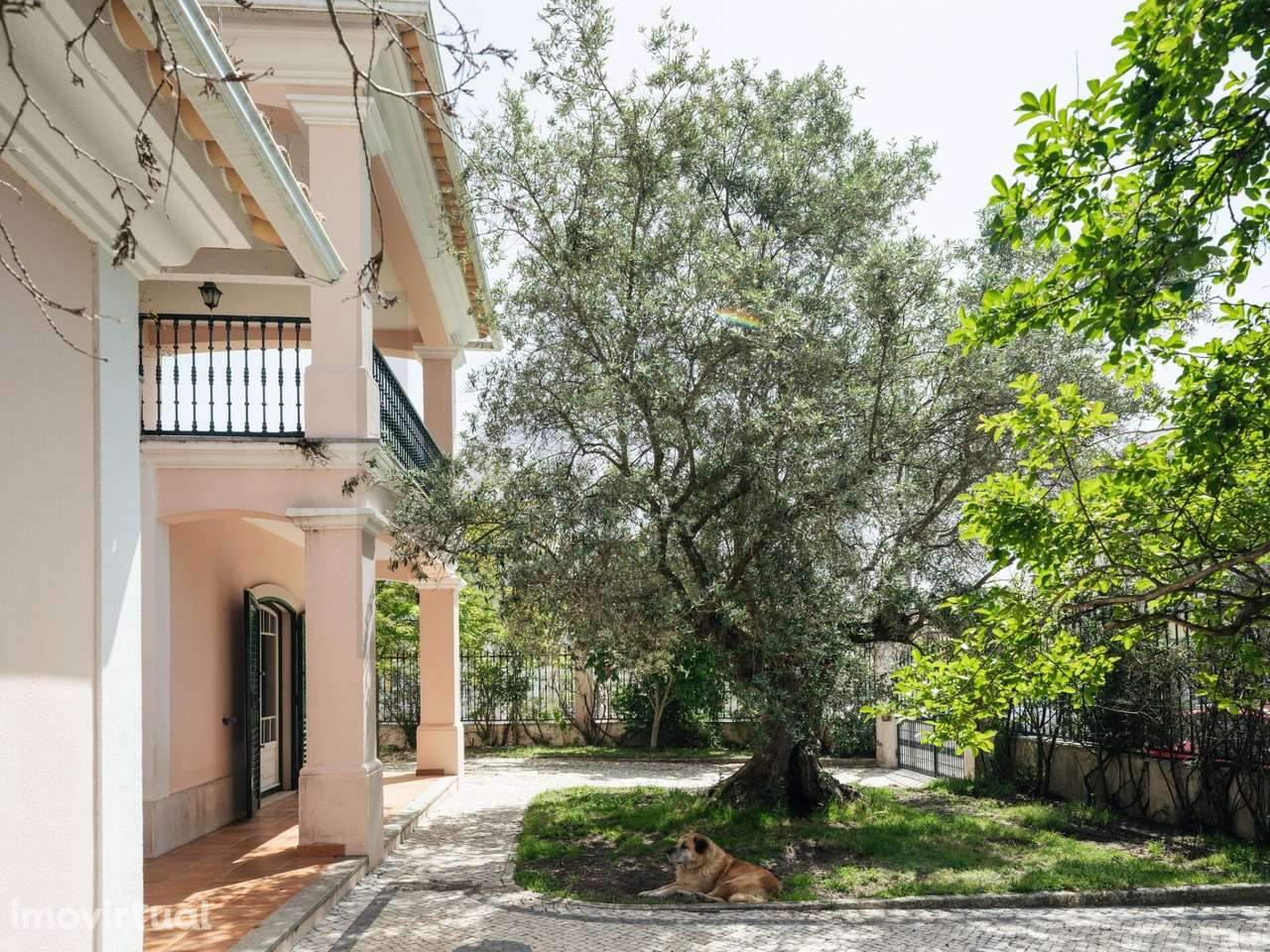 Moradia T5 com Piscina e Grande Jardim em Almada | Espaço Raro para Vi - Grande imagem: 3/31