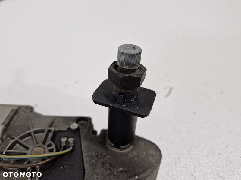 FIAT PANDA I 1 81-03 SILNICZEK WYCIERACZKI TYŁ KLAPY BAGAŻNIKA 12V-A563 - 2