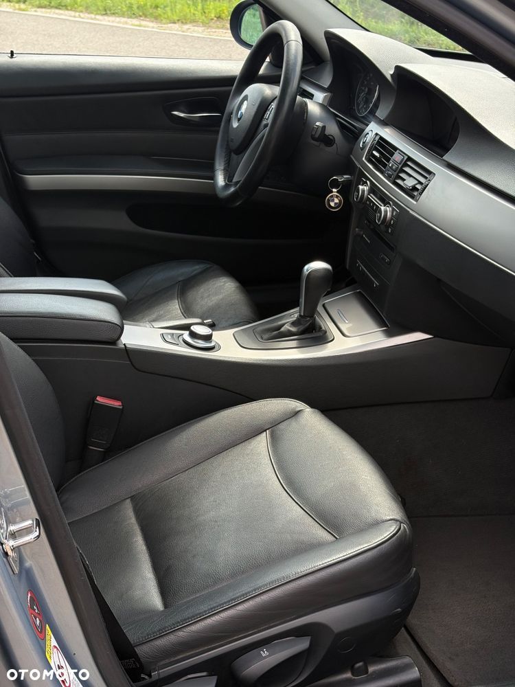 BMW Seria 3 320i - 11