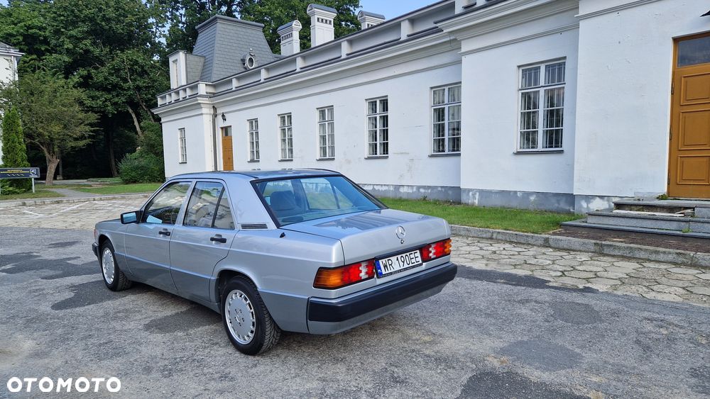 Mercedes-Benz W201 (190) - 3