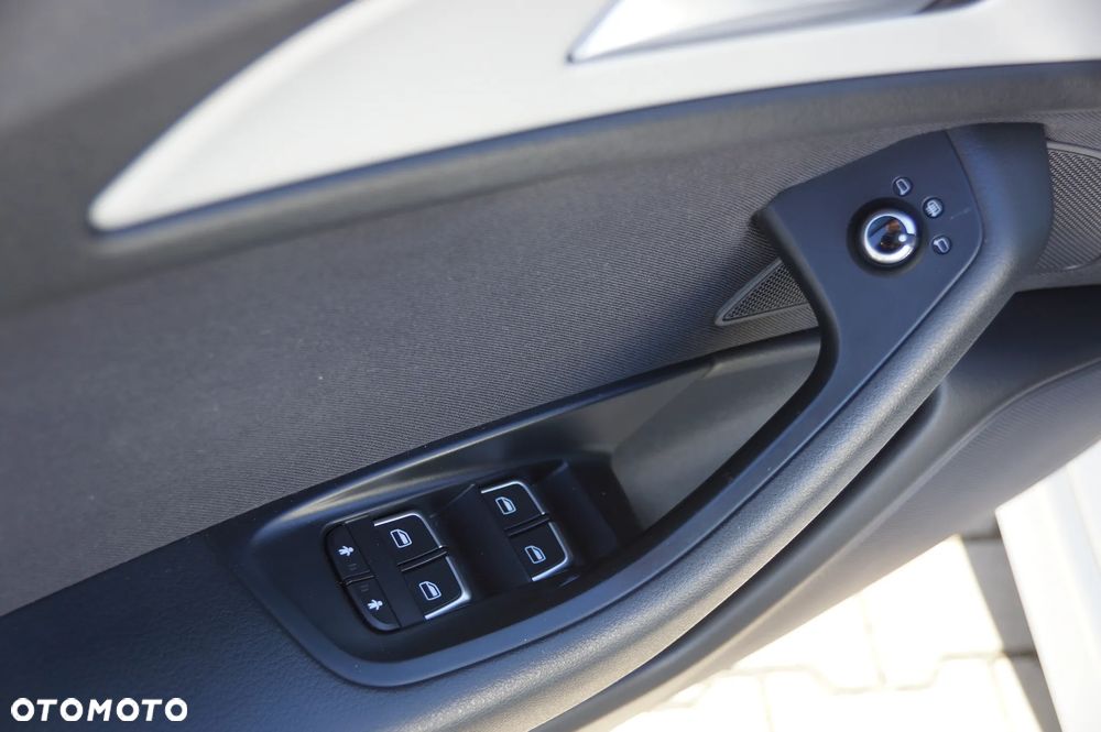 Audi A6 Avant 2.0 TDI quattro S tronic - 25