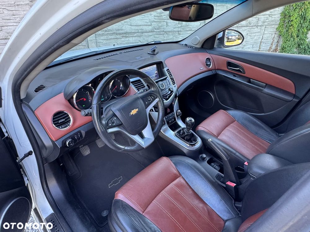 Chevrolet Cruze 1.8 LTZ+ - 28