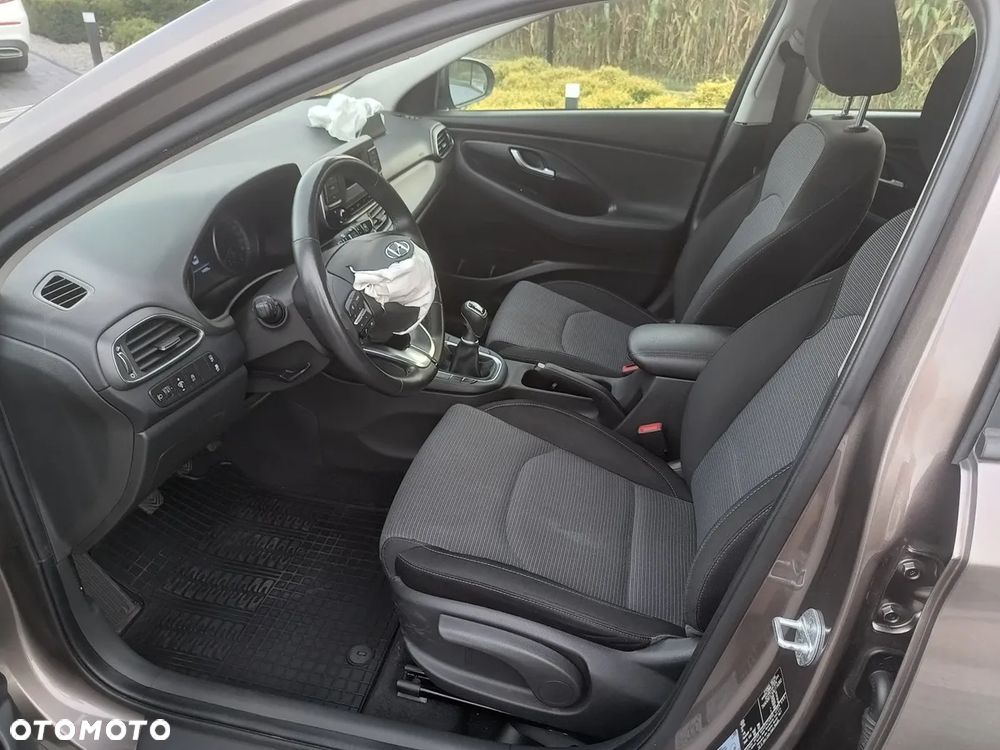 Hyundai i30 1.5 DPI Classic + - 9
