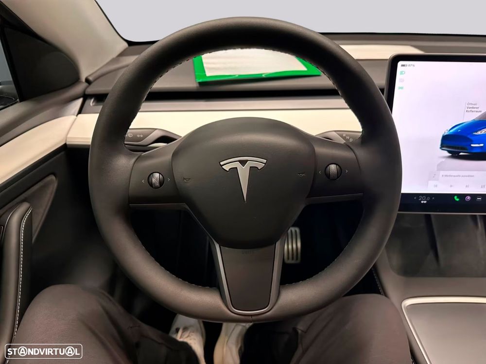 Tesla Model Y - 9