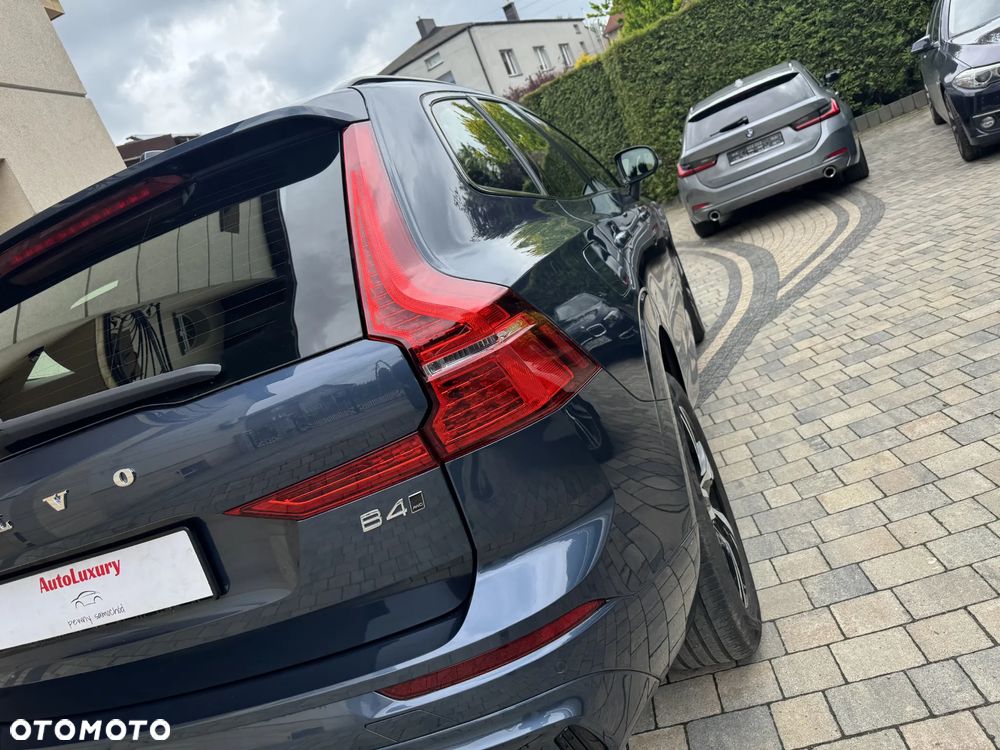 Volvo XC 60 B4 D AWD Plus Dark - 11