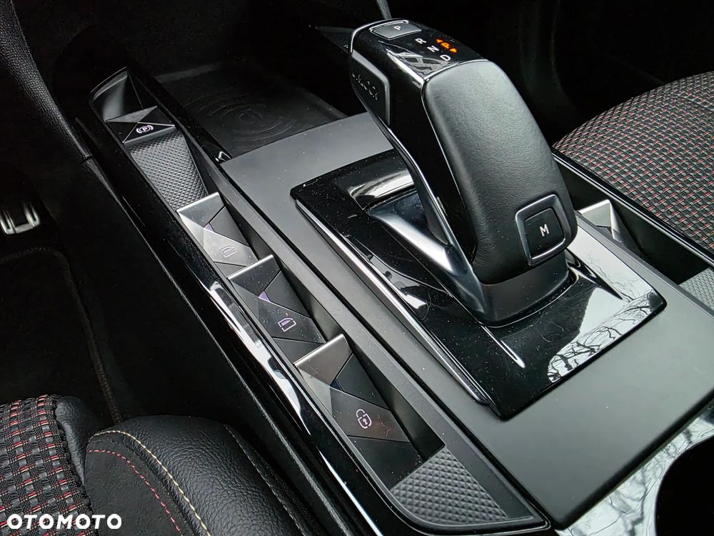 DS Automobiles DS 3 Crossback 1.2 PureTech Performance Line + - 18