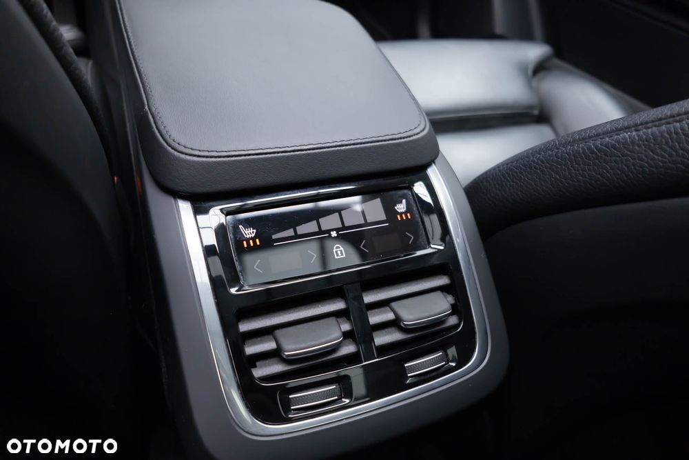 Volvo XC 90 B5 D AWD Ultimate Dark - 36