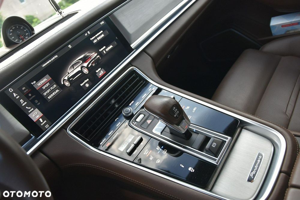 Porsche Panamera Turbo Sport Turismo - 9